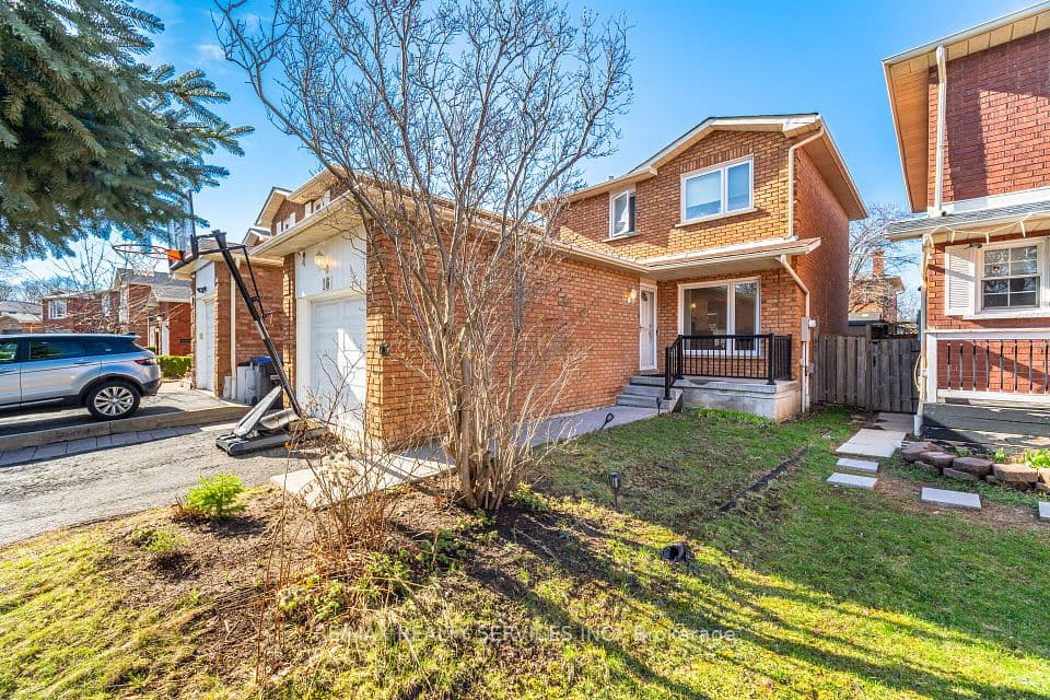 16 Langholm Court, Brampton, ON L6Z 2Y1 – photo 3