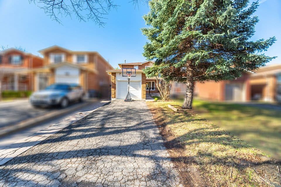 16 Langholm Court, Brampton, ON L6Z 2Y1 – photo 2