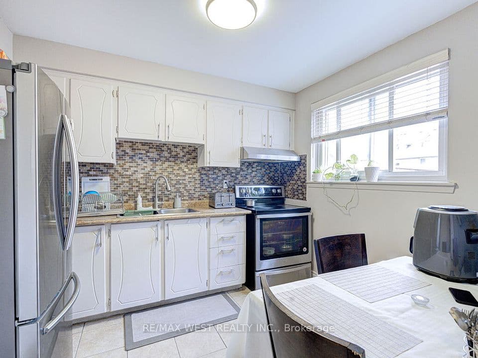 83 Irwin Road 22, Toronto, ON M9W 5W1 – photo 3