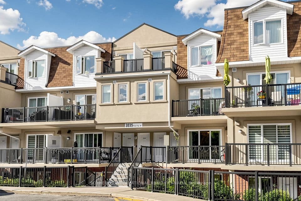 3035 Finch Avenue W 2012, Toronto, ON M9M 0A2 – main photo