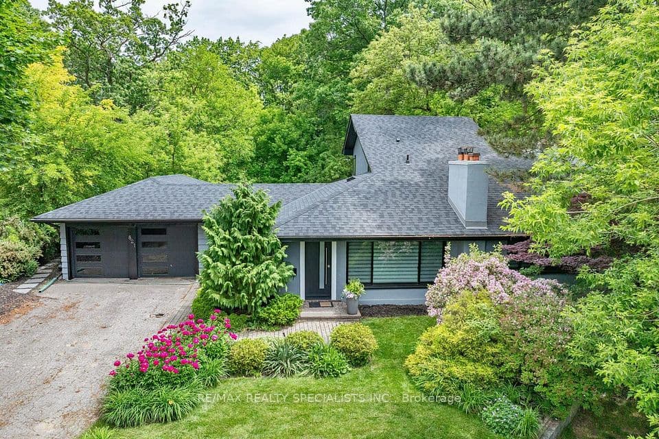 821 Parkland Avenue, Mississauga, ON L5H 3G6 – photo 2