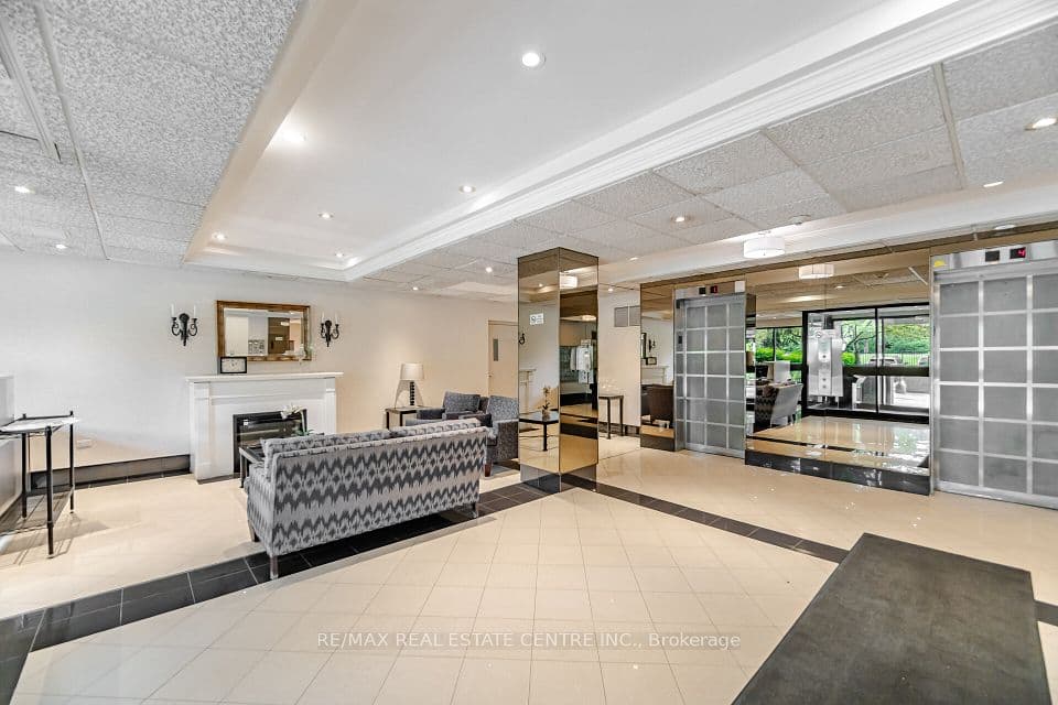1320 Mississauga Valley Boulevard 410, Mississauga, ON L5A 3S8 – photo 3