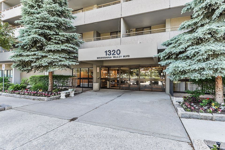 1320 Mississauga Valley Boulevard 410, Mississauga, ON L5A 3S8 – photo 2