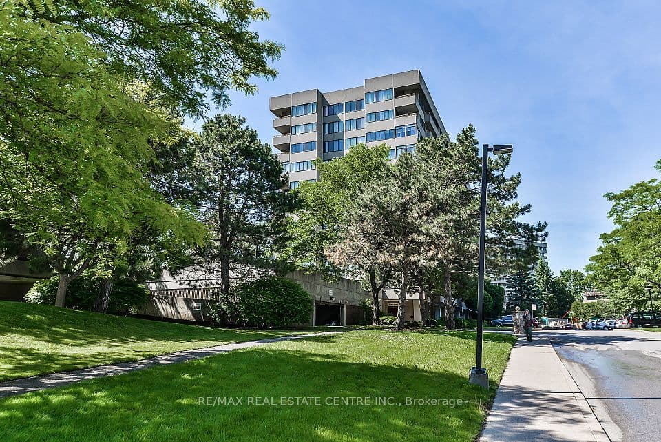 1320 Mississauga Valley Boulevard 410, Mississauga, ON L5A 3S8 – main photo