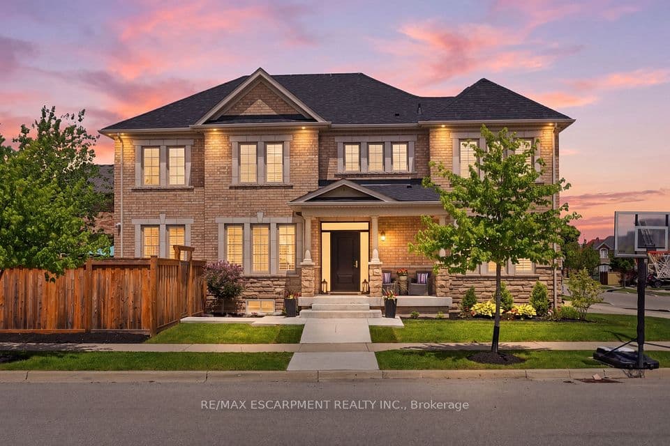 4645 Doug Wright Drive, Burlington, ON L7M 0L3 – main photo