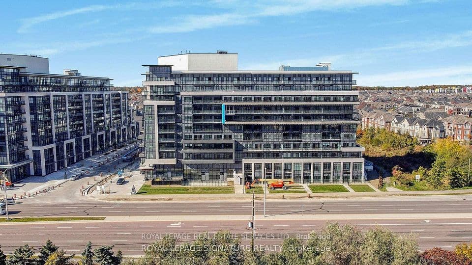 395 Dundas Street 820, Oakville, ON L6M 4M2 – main photo