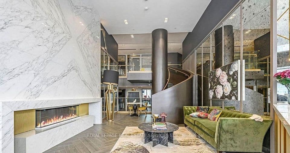 395 Dundas Street 820, Oakville, ON L6M 4M2 – photo 2