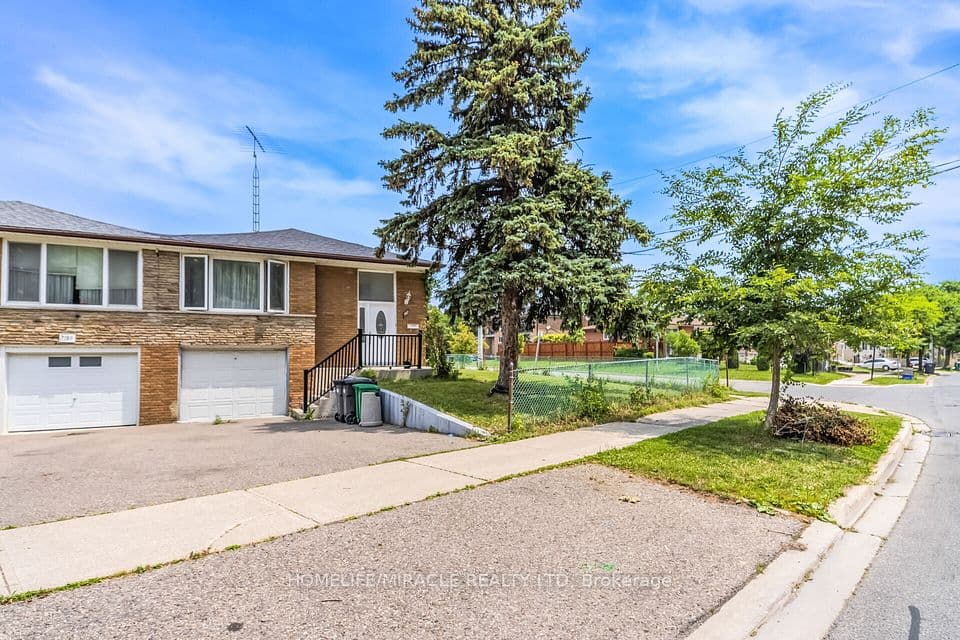 7187 Darcel Avenue, Mississauga, ON L4T 2X3 – photo 2