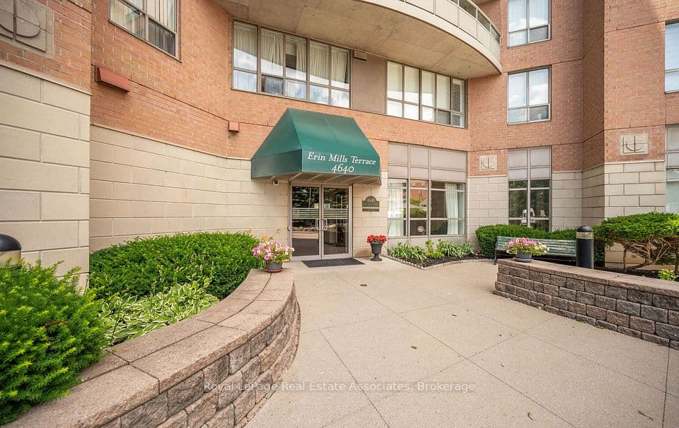4640 Kimbermount Avenue 402, Mississauga, ON L5M 5W6 – photo 2