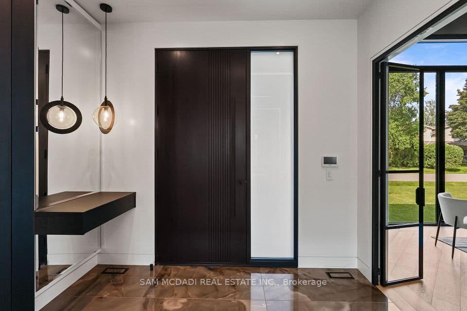 2186 Harcourt Crescent, Mississauga, ON L4Y 1W1 – photo 3