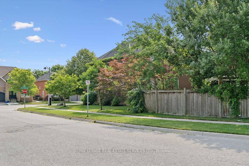 372 Creek Path Avenue, Oakville, ON L6L 6X3 – photo 3