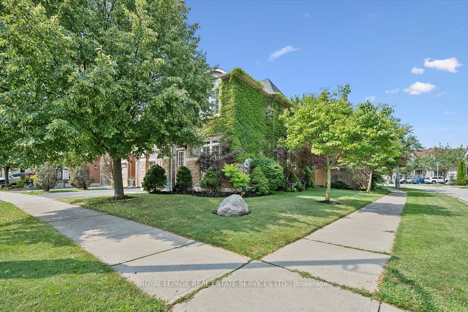 372 Creek Path Avenue, Oakville, ON L6L 6X3 – photo 2