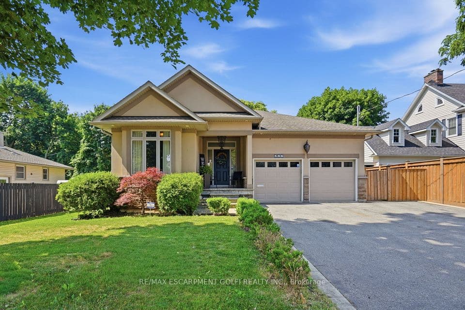586 Maple Avenue, Burlington, ON L7S 2K8 – main photo