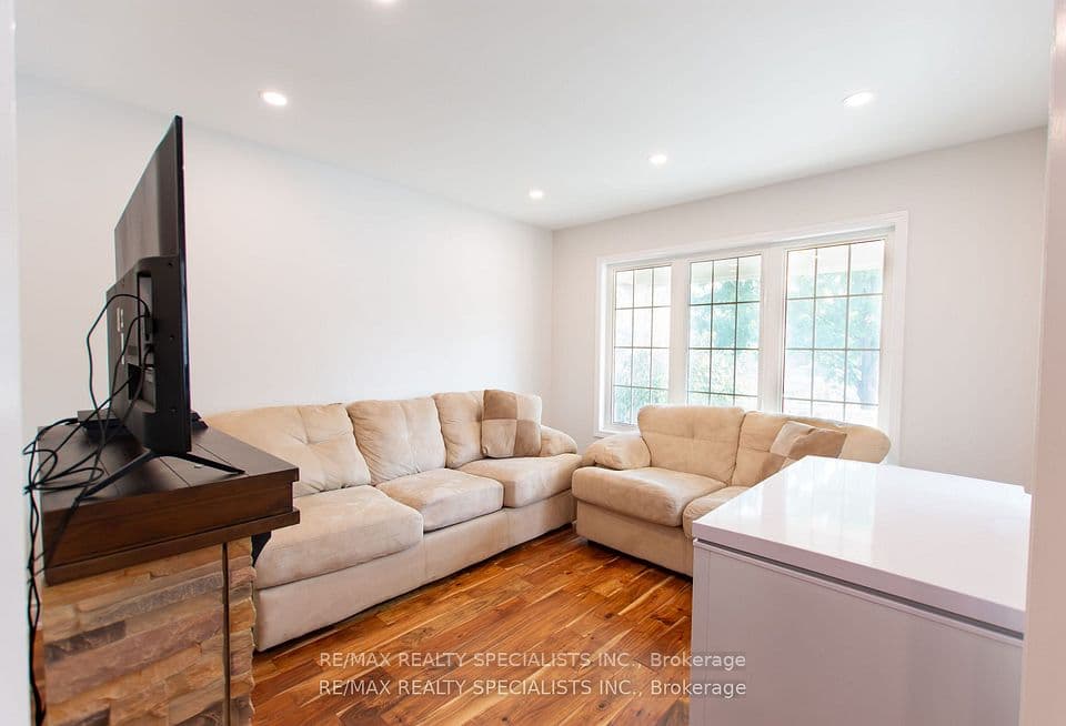 929 Philbrook Drive, Milton, ON L9T 0L3 – photo 2