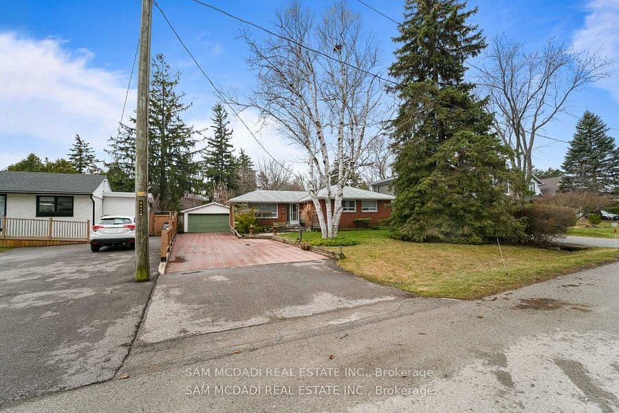 2470 Meadowood Crescent, Oakville, ON L6L 1V6 – photo 2