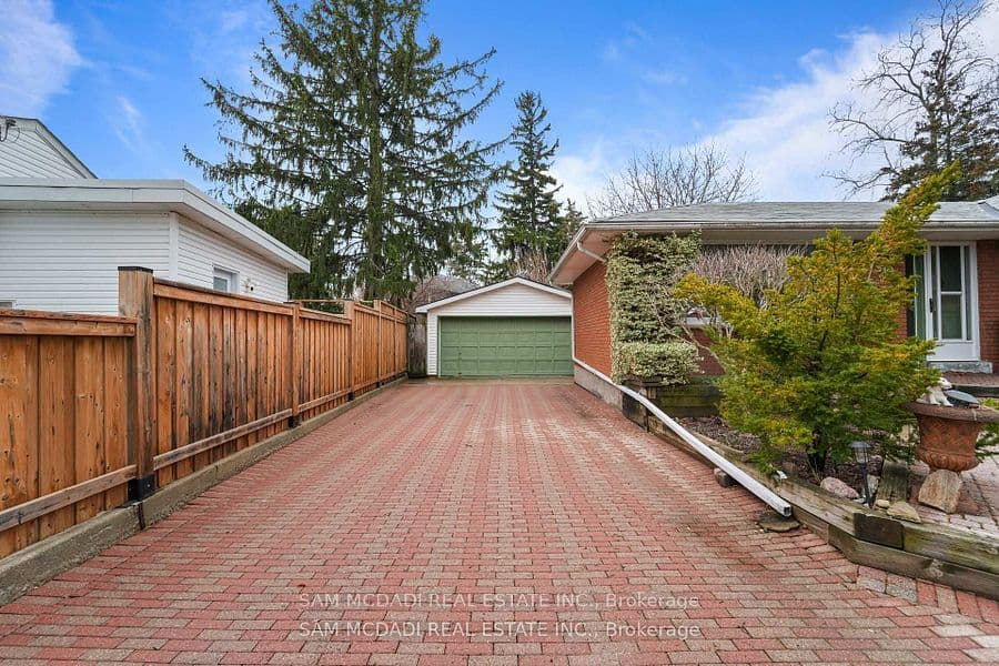 2470 Meadowood Crescent, Oakville, ON L6L 1V6 – photo 3