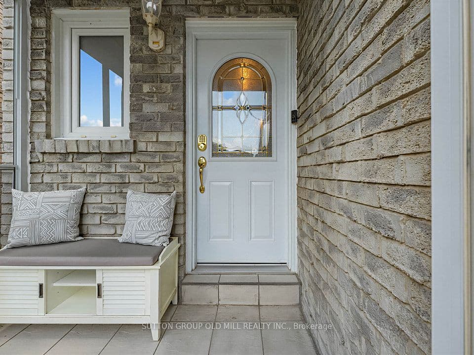 1629 Dewberry Crescent, Mississauga, ON L4W 3B6 – photo 3