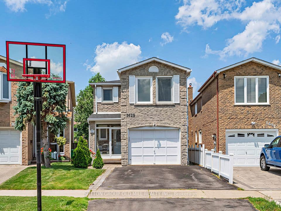 1629 Dewberry Crescent, Mississauga, ON L4W 3B6 – main photo