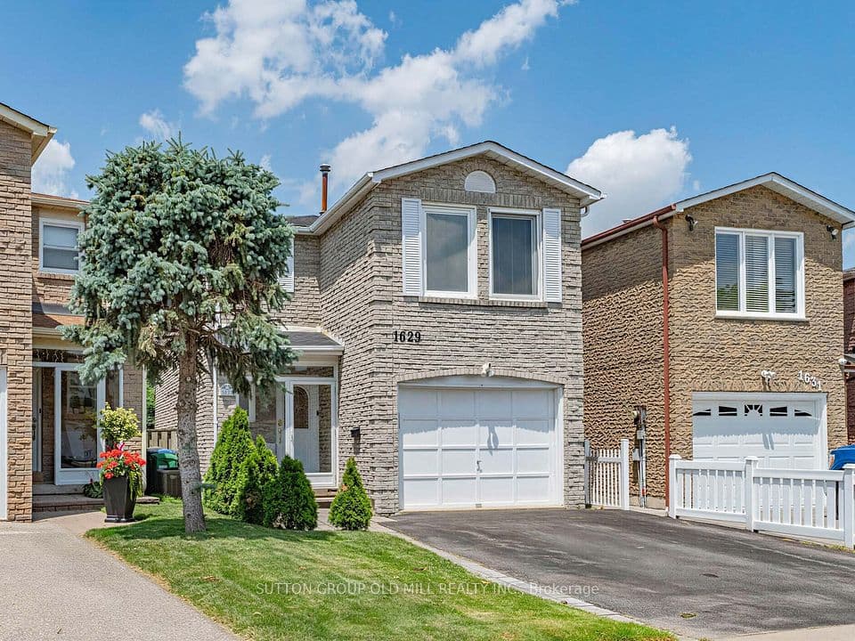 1629 Dewberry Crescent, Mississauga, ON L4W 3B6 – photo 2