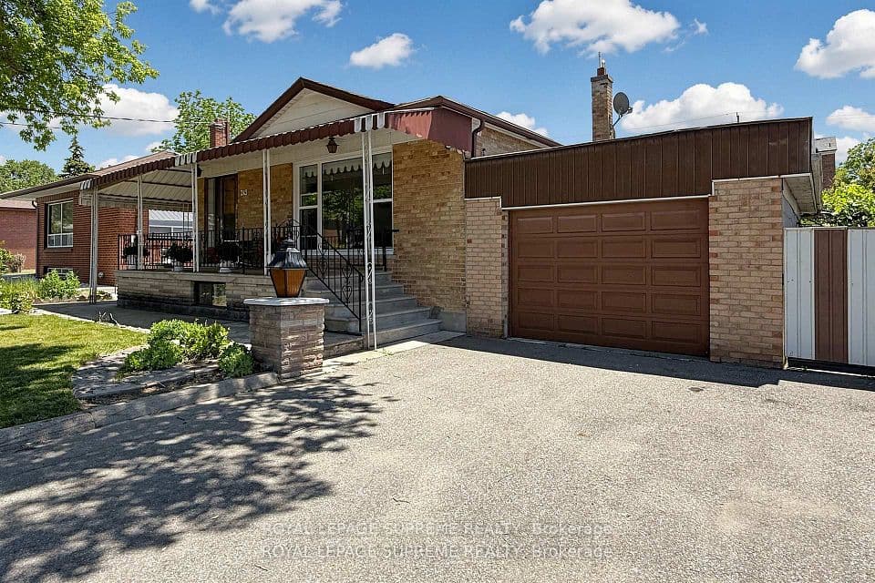 243 Epsom Downs Drive, Toronto, ON M3M 1T3 – photo 2