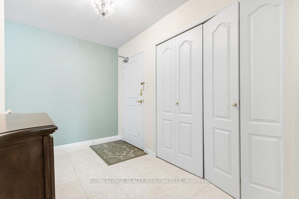 2175 Marine Drive 102, Oakville, ON L6L 5L5 – photo 3