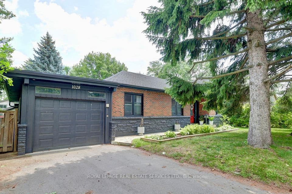 1028 Cedar Avenue, Burlington, ON L7T 2S1 – main photo