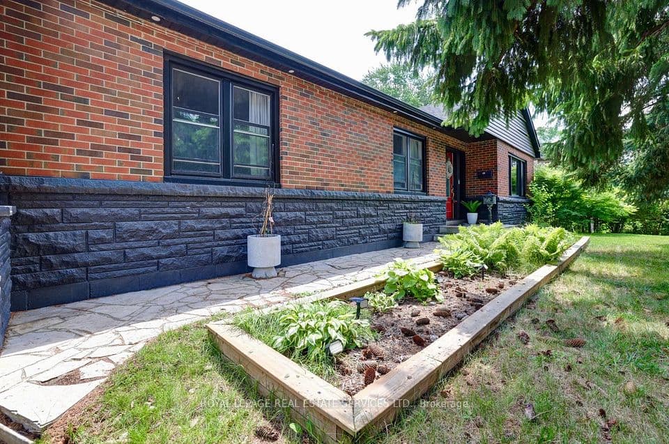 1028 Cedar Avenue, Burlington, ON L7T 2S1 – photo 2