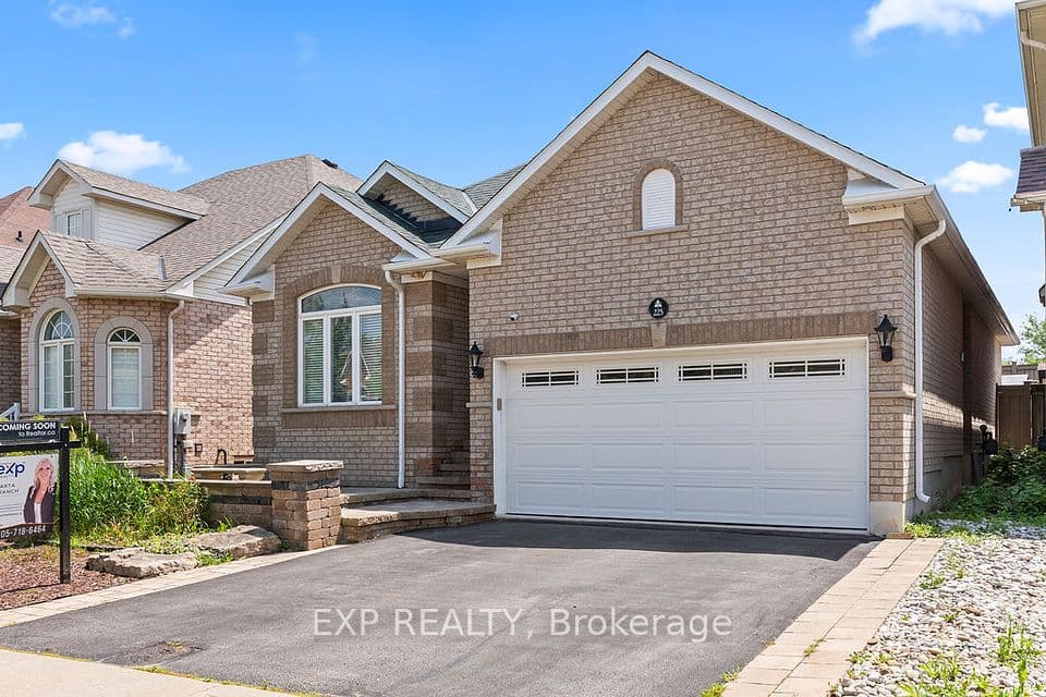 225 Ellis Crescent, Milton, ON L9T 6B5 – photo 2