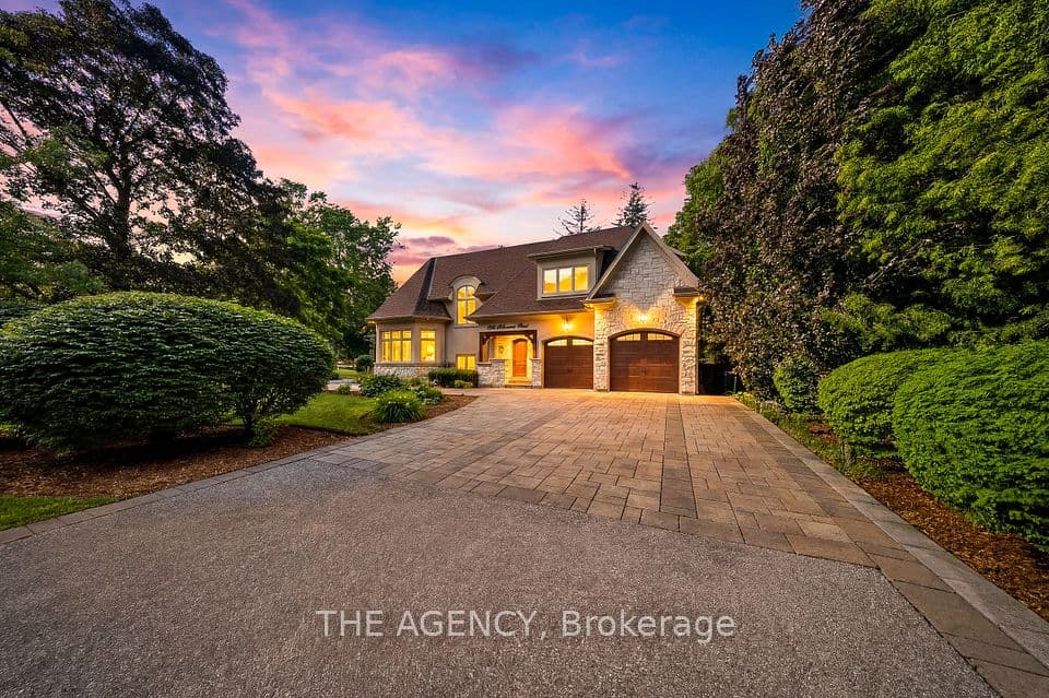 1098 Lakeshore Road W, Oakville, ON L6L 1E9 – main photo