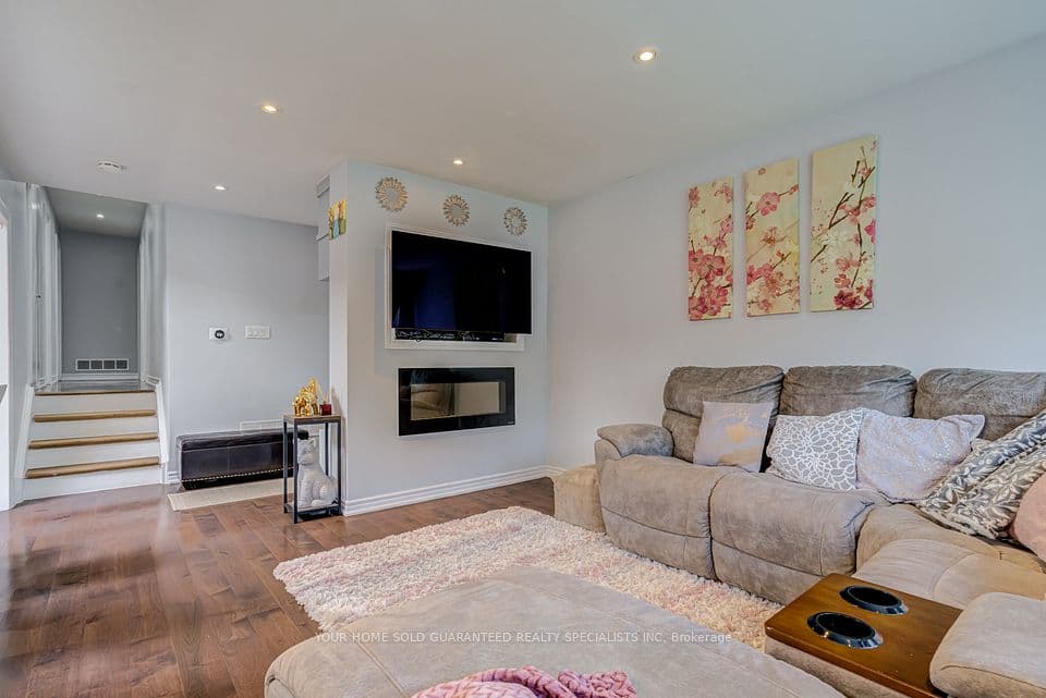 5 Hallow Crescent, Toronto, ON M9W 2V8 – photo 2