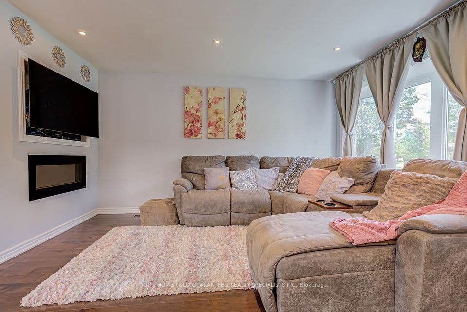 5 Hallow Crescent, Toronto, ON M9W 2V8 – main photo