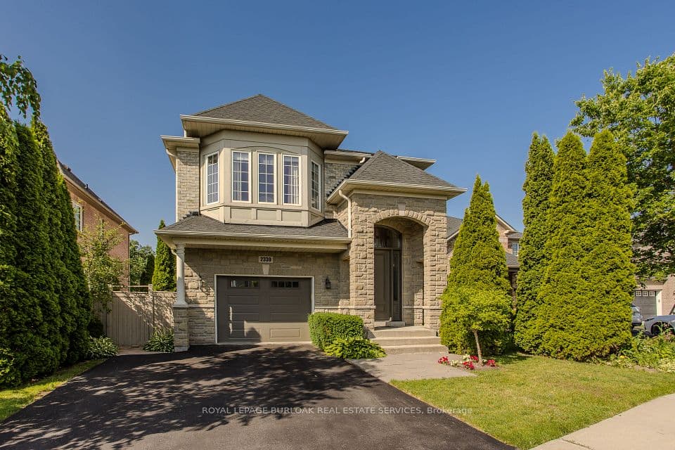 2330 Valleyridge Drive, Oakville, ON L6M 5C7 – main photo