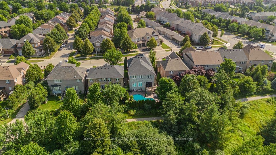 2330 Valleyridge Drive, Oakville, ON L6M 5C7 – photo 2