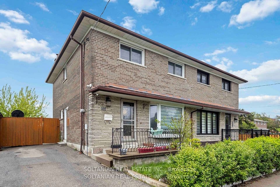 102 Elnathan Crescent, Toronto, ON M9L 2G1 – main photo