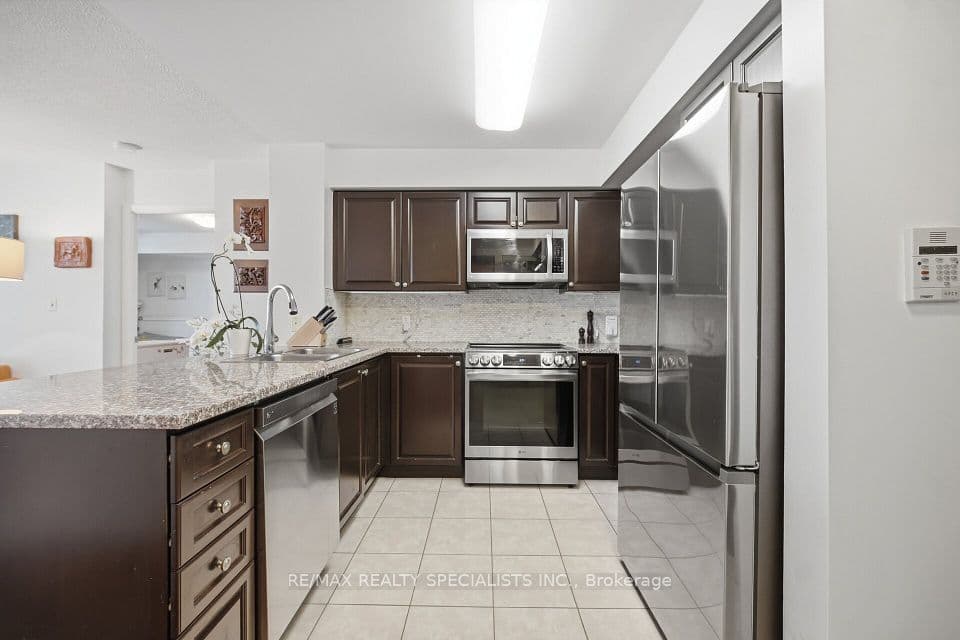 335 Rathburn Road W 707, Mississauga, ON L5B 0C8 – photo 3