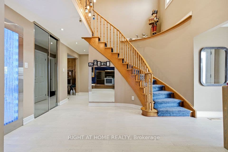 7 Polygon Court, Brampton, ON L6Z 3X8 – photo 3