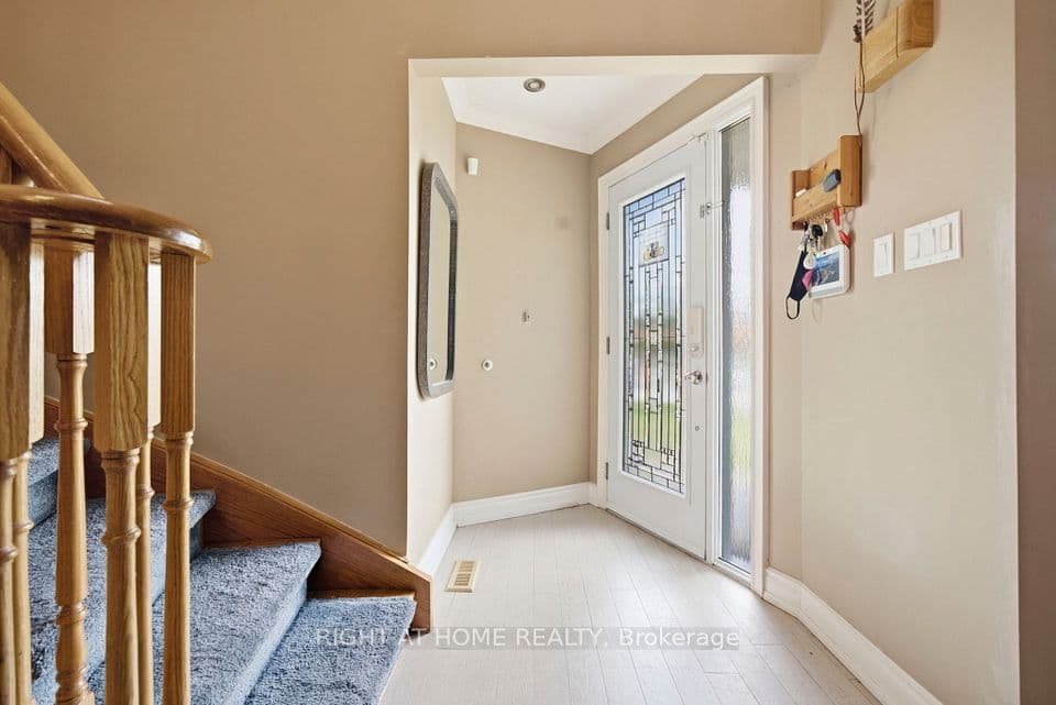 7 Polygon Court, Brampton, ON L6Z 3X8 – photo 2