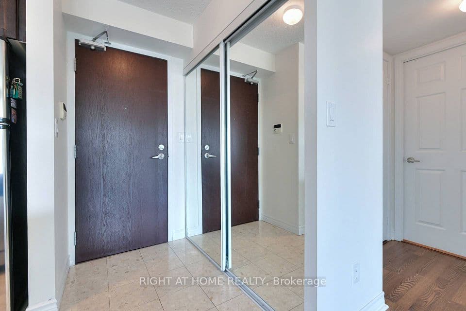 208 Enfield Place 2005, Mississauga, ON L5B 0G8 – photo 3