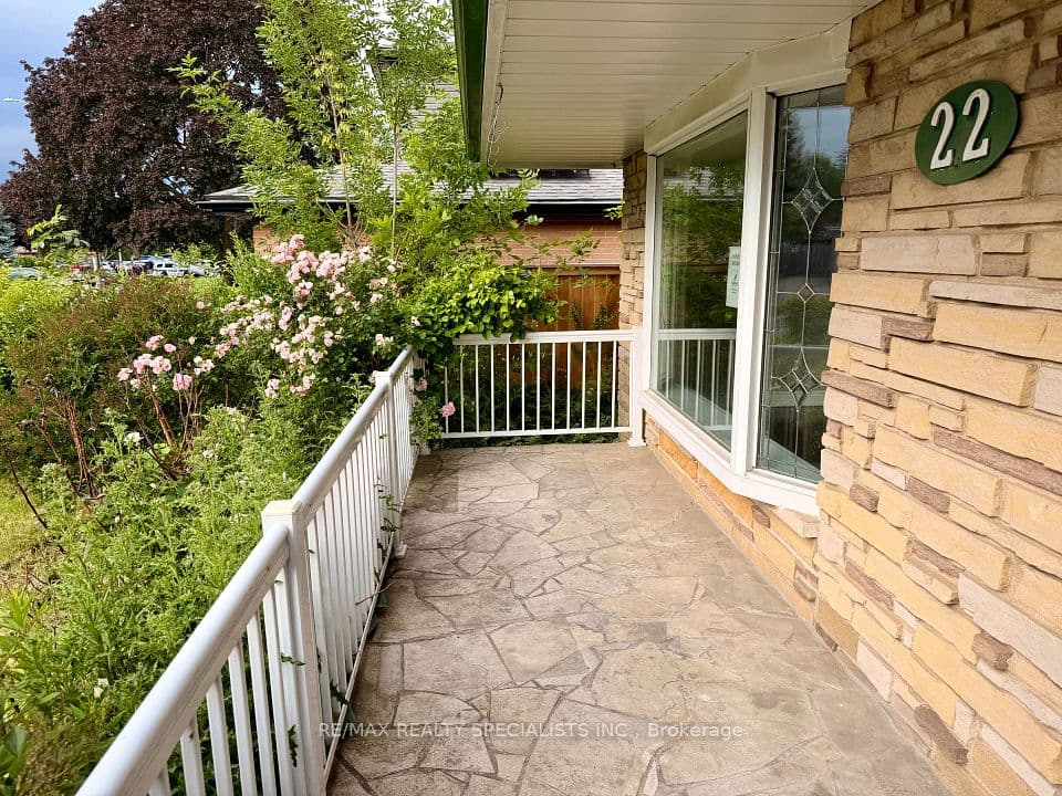 22 Beechwood Crescent, Brampton, ON L6T 1Y1 – photo 3