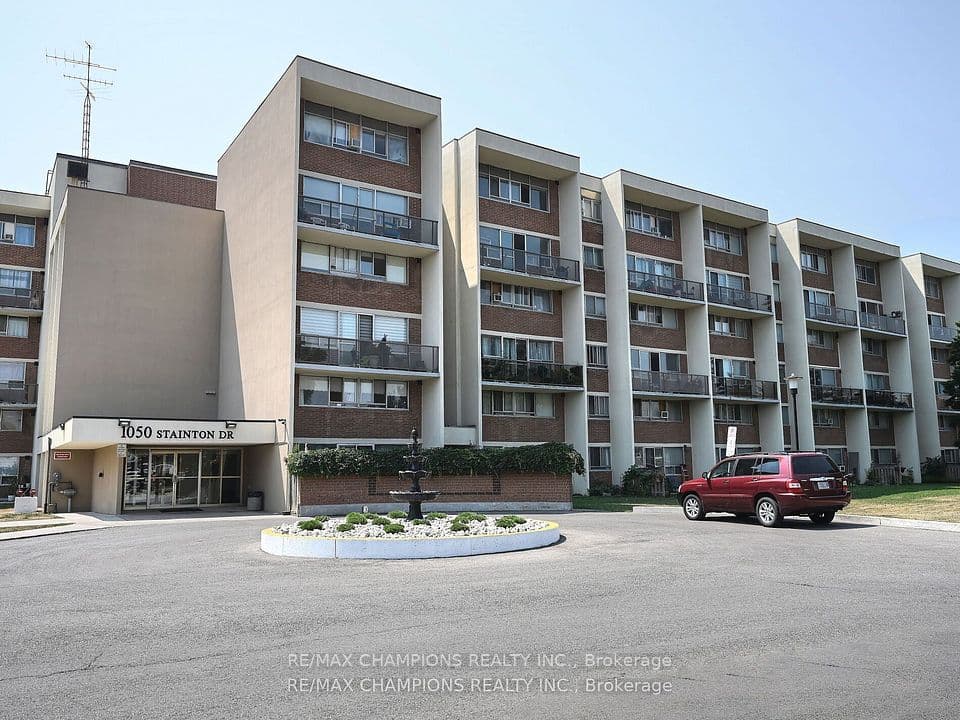1050 Stainton Drive E 112, Mississauga, ON L5C 2T7 – main photo