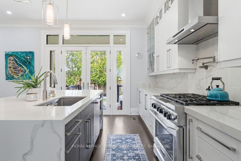 130 Edgecroft Road, Toronto, ON M8Z 2C3 – main photo