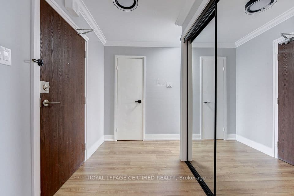 3170 Kirwin Avenue 301, Mississauga, ON L5A 3R1 – photo 3