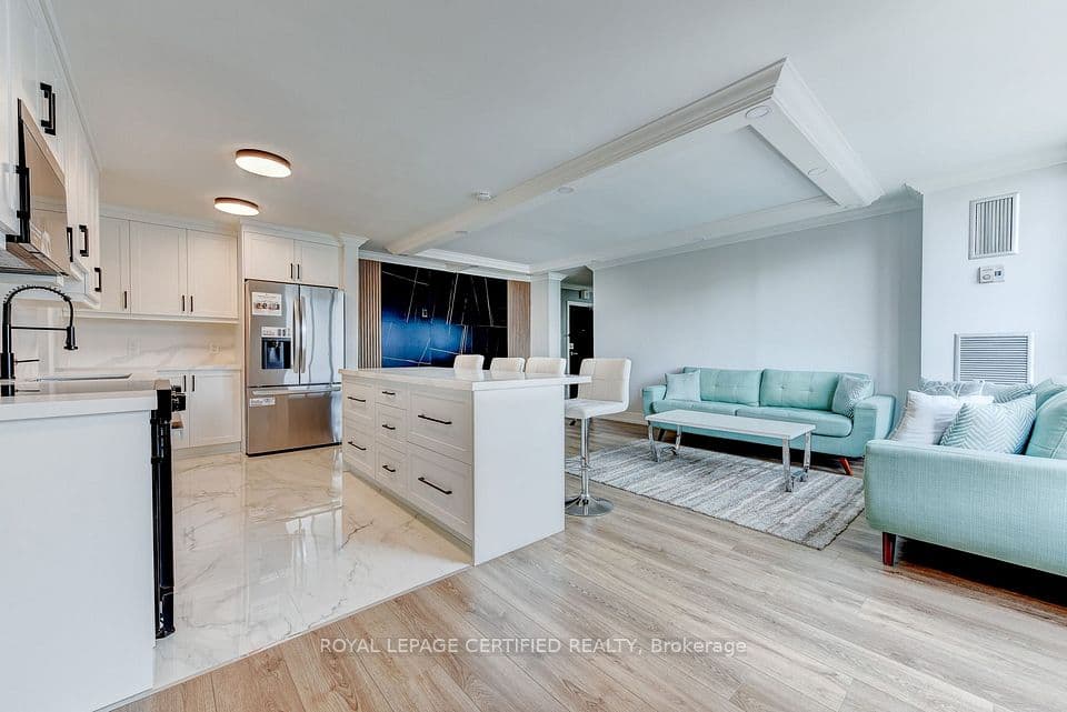 3170 Kirwin Avenue 301, Mississauga, ON L5A 3R1 – main photo