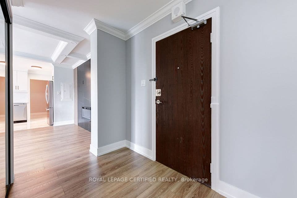 3170 Kirwin Avenue 301, Mississauga, ON L5A 3R1 – photo 2