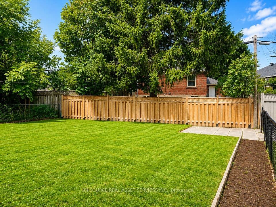 100 Ballacaine Drive, Toronto, ON M8Y 4B8 – photo 3