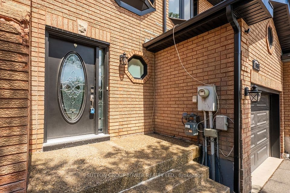 5035 Moulin Rouge Crescent, Mississauga, ON L5V 1R6 – photo 3