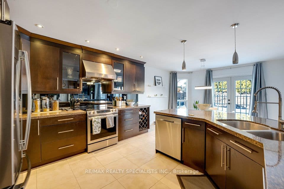 7 Banington Crescent, Brampton, ON L7A 1G4 – main photo