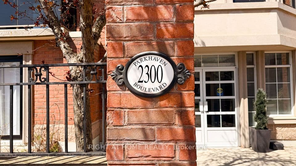 2300 Parkhaven Boulevard 308, Oakville, ON L6H 6V9 – main photo