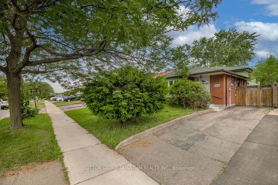 754 Eaglemount Crescent, Mississauga, ON L5C 1N9 – photo 2