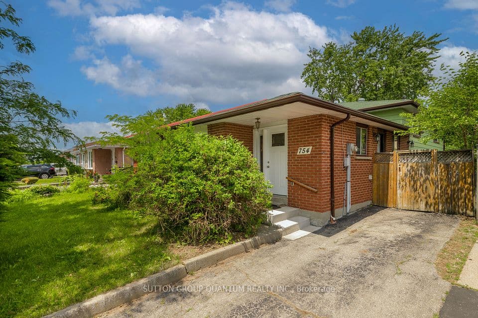 754 Eaglemount Crescent, Mississauga, ON L5C 1N9 – main photo